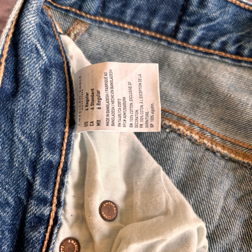 American Eagle Outfitters Light Blue 90’s Style High Rise Boyfriend Jeans - Picture 3 of 4